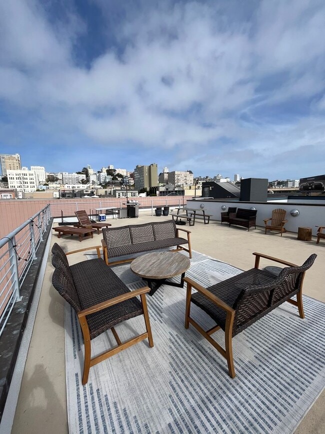 Building Photo - Beautiful 2BR/1BA with Large Private Patio, Parking & Shared Rooftop Deck in Marina