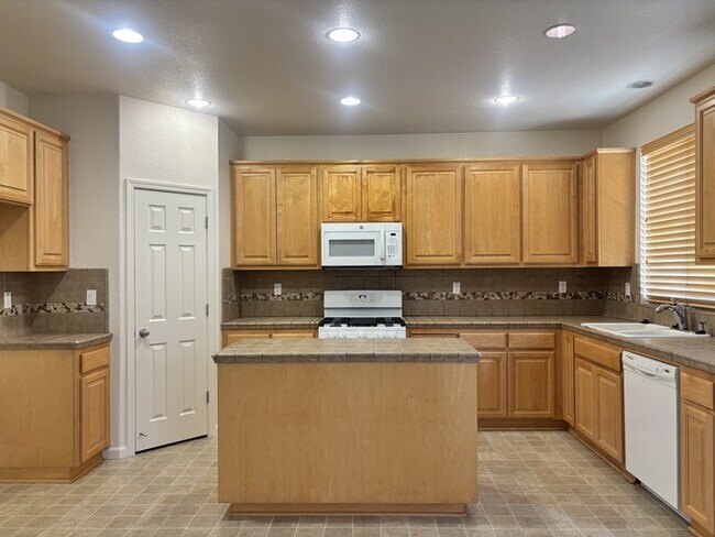 Building Photo - 9402 Vintner Cir