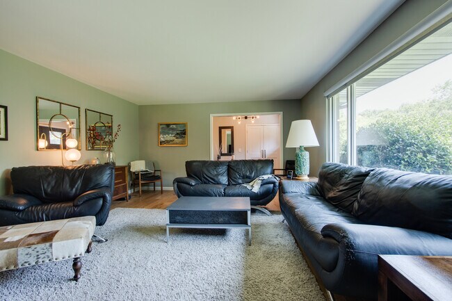 Building Photo - 1008 Salyer Dr