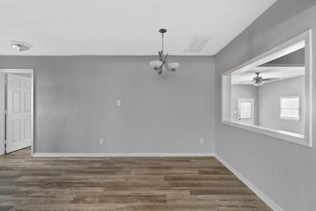 Building Photo - 328 Crisfield Rd