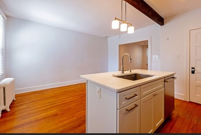 Building Photo - Rad Rowhome Right Near Stadium-Armory Metro!