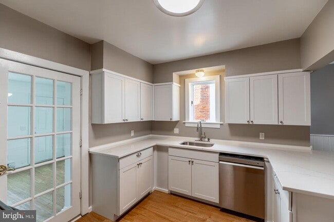 Building Photo - 220 Railroad Ave