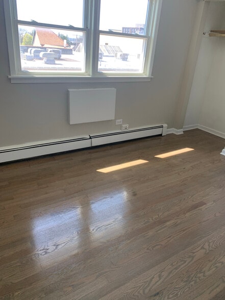 Building Photo - 764 Holiday Ln