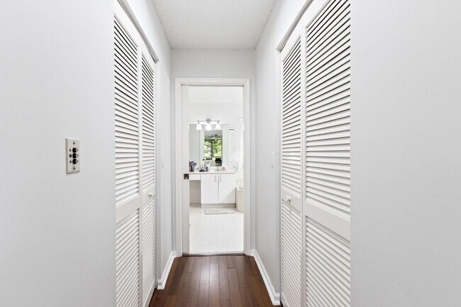 Building Photo - 1007 Spoonbill Cir