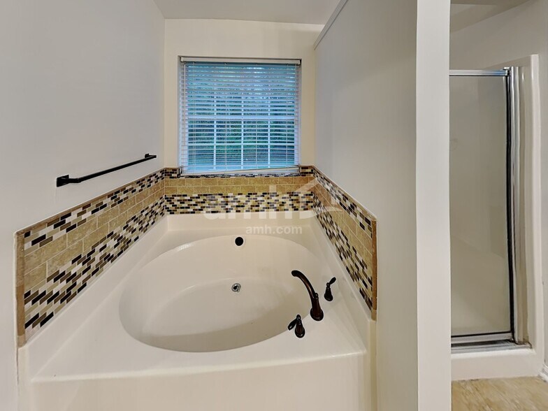 Building Photo - 1421 Juniper Hills Ln