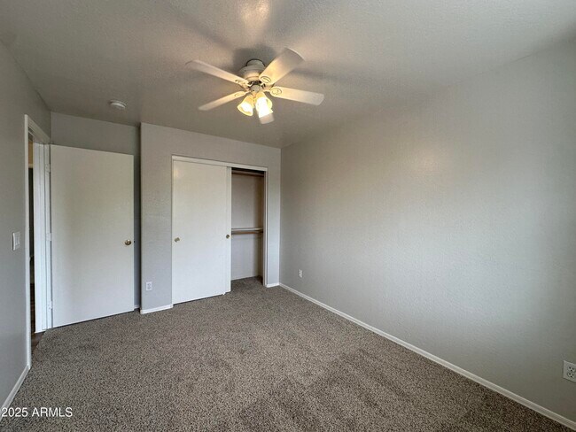 Building Photo - 13921 W Port Royale Ln