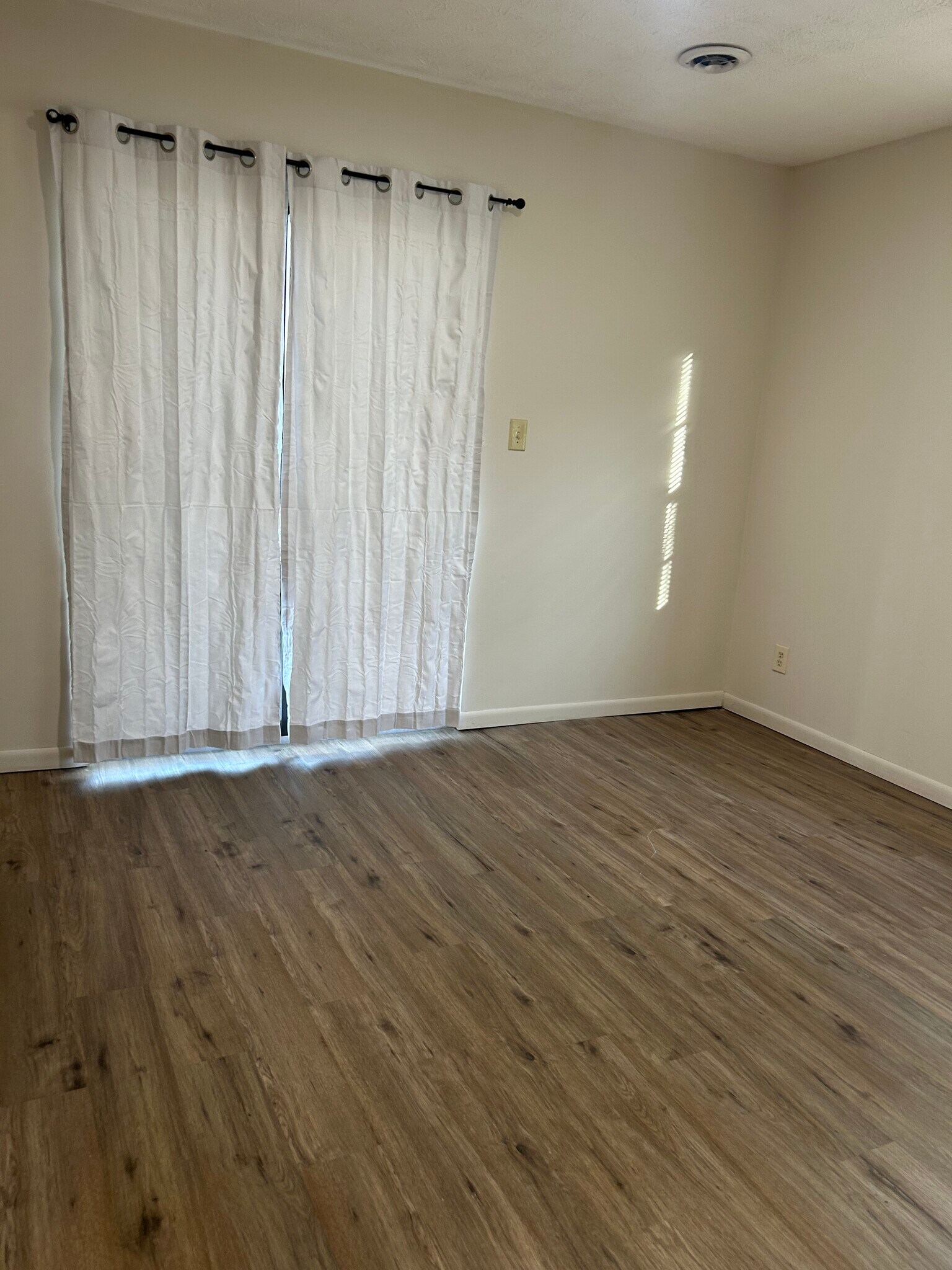 Building Photo - 526 Arrow Cir