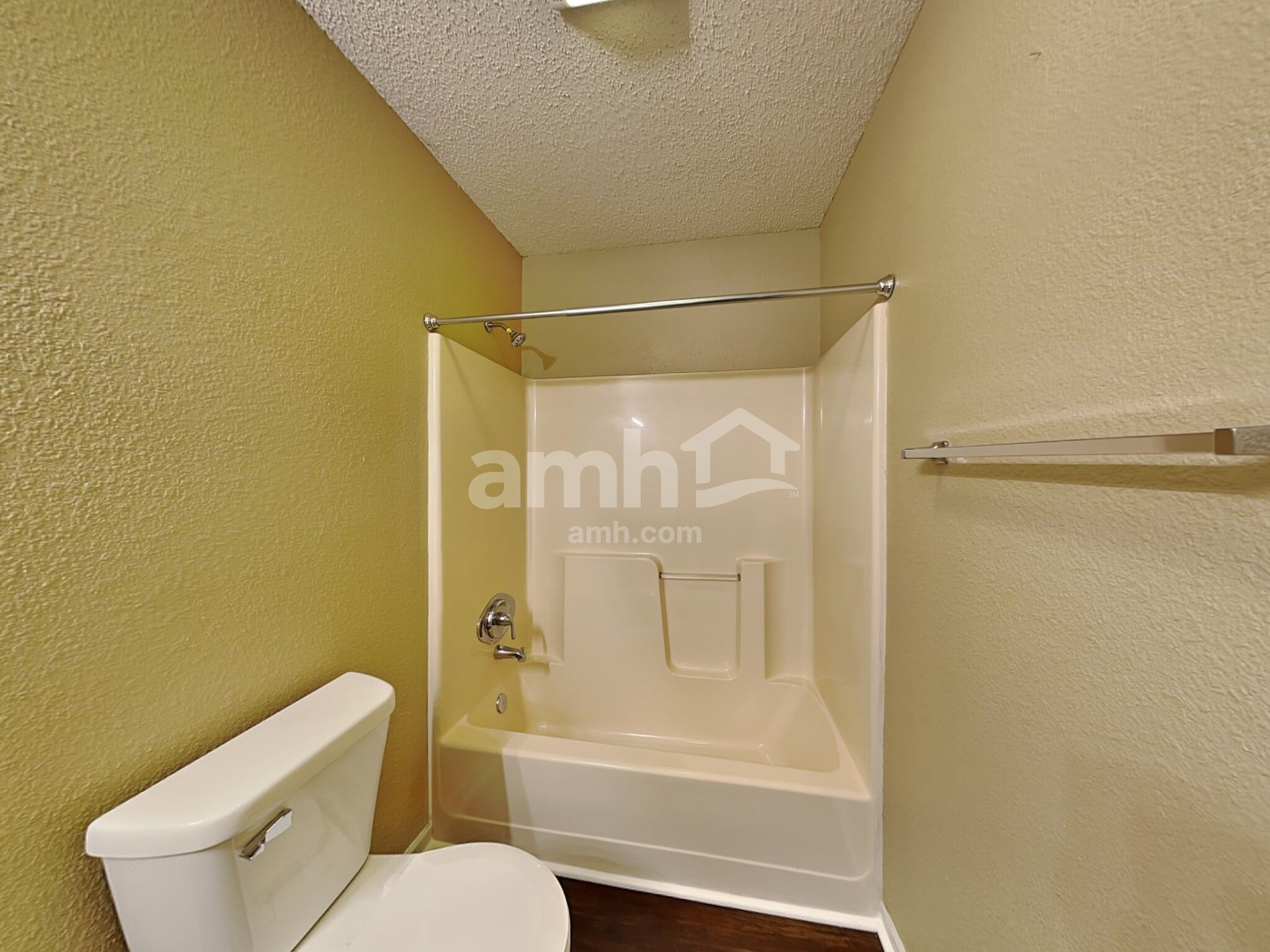 Building Photo - 412 E Pine Ridge Dr