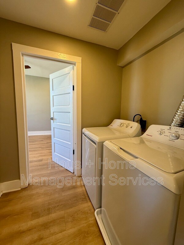 Building Photo - 906 Penn Ave