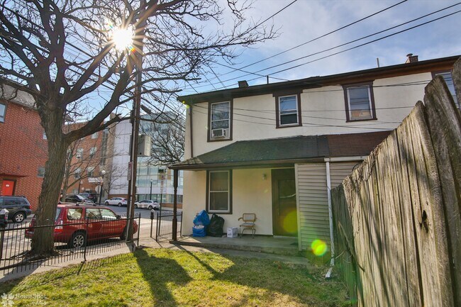 Building Photo - 419 Vine St