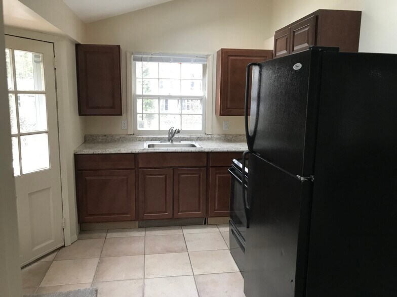 Building Photo - 232 Christian Ave