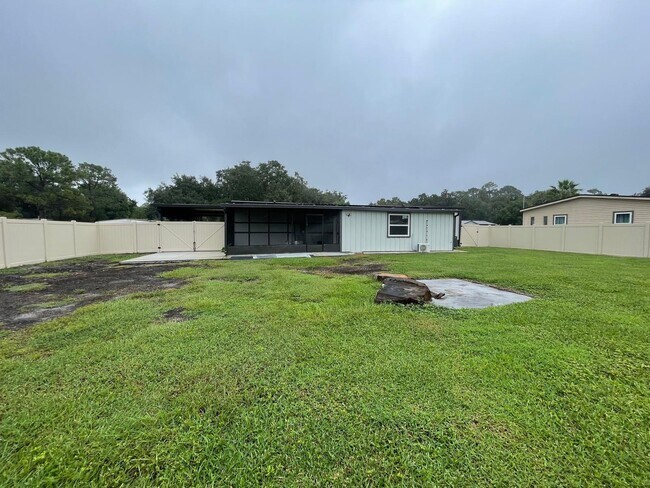Building Photo - 5024 Marina Dr