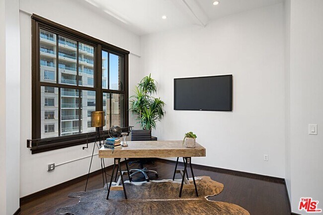 Building Photo - 1645 Vine St