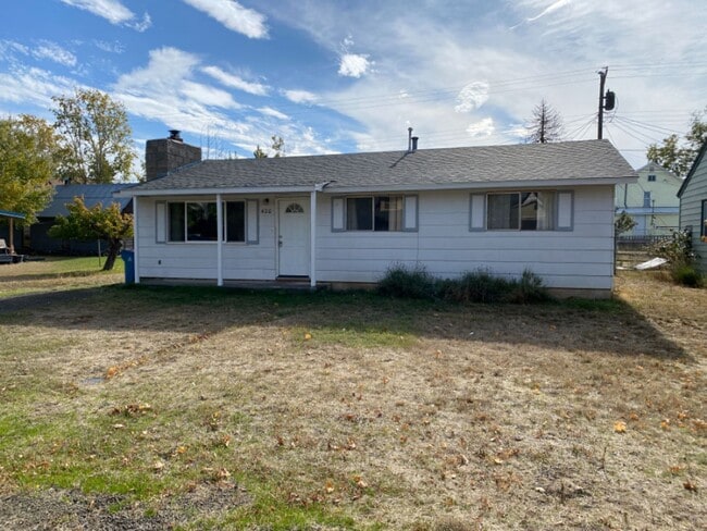Primary Photo - Goldendale Home for Rent