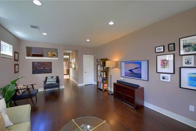 Building Photo - 5106 Caswell Ave