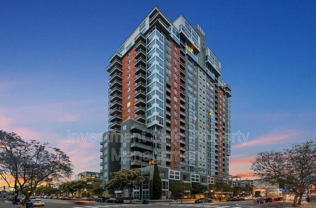 Building Photo - 300 W Beech St