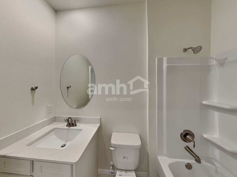 Building Photo - 5980 Pinewood Ests Dr