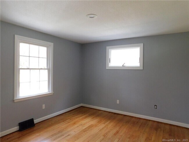 Building Photo - 372 Bushy Hill Rd