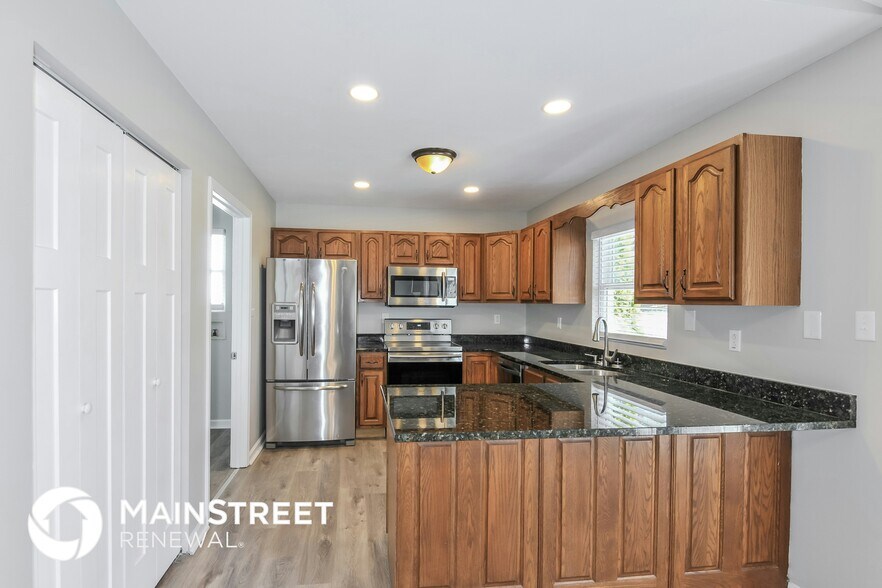 Building Photo - 210 Wenona Dr