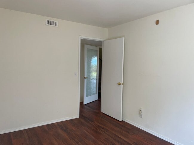 Building Photo - Spacious Admirals Cove Home with Recent Up...