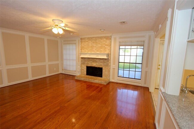 Building Photo - 2422 Stephens Grant Dr