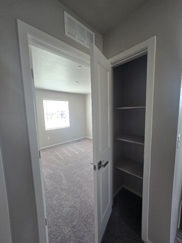 Building Photo - 4832 River Roads Dr