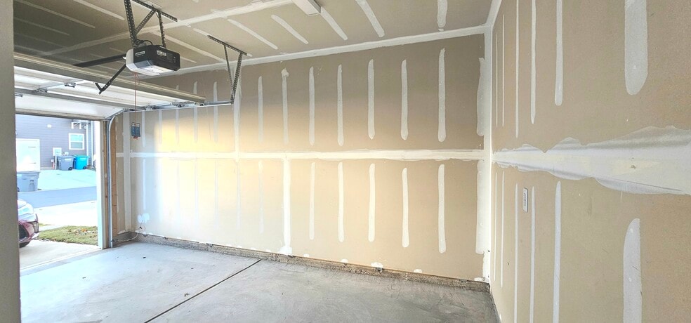 Building Photo - 1534 Cedar Tree Dr