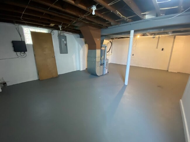 Building Photo - Beautiful 3 Bedroom 2 Full Bathroom Home in Penn Hills - Available NOW!