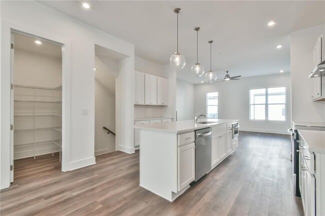 Building Photo - 490 Harmony Ter NW