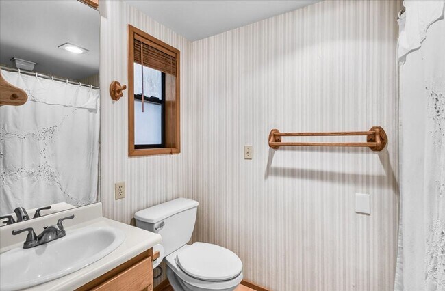 Building Photo - 3Bd/2Ba Issaquah Condo