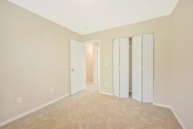Building Photo - 2888 Creekbend Dr
