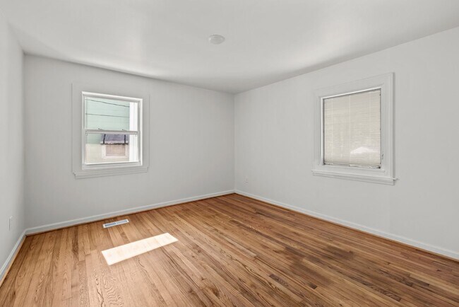 Building Photo - 2 Bedroom 1 Bath For Rent-7840 8th Ave S, Birmingham, AL 35206