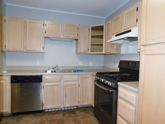 Building Photo - 2 Bed 1.5 Bath Duplex near downtown