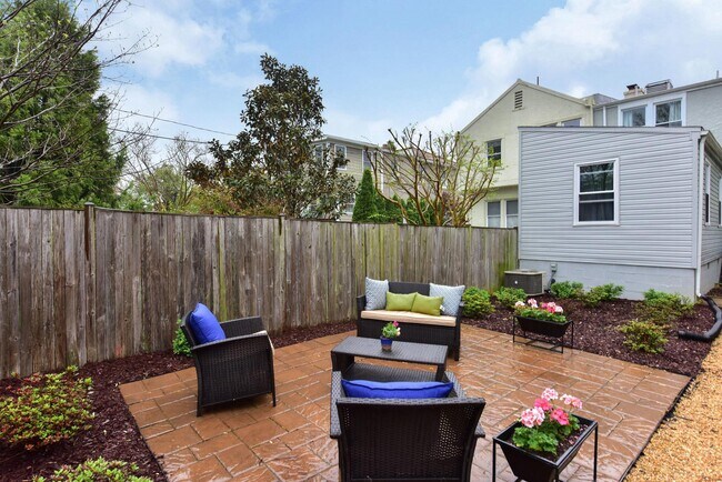 Building Photo - 1343 Kennedy St NW