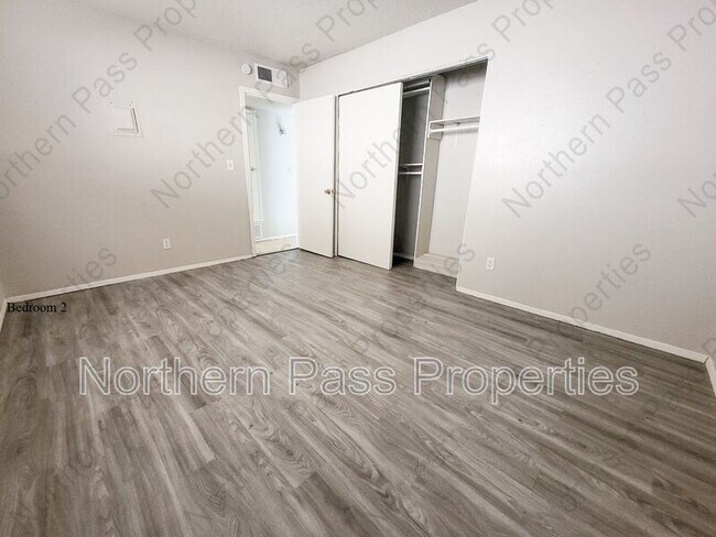 Building Photo - 5233 Carousel Dr