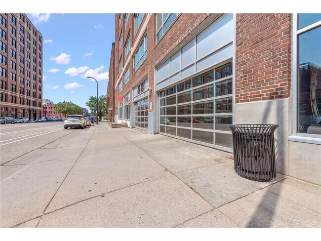 Building Photo - 700 N Washington Ave
