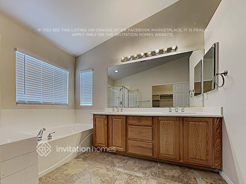 Building Photo - 9709 Maywood Ct