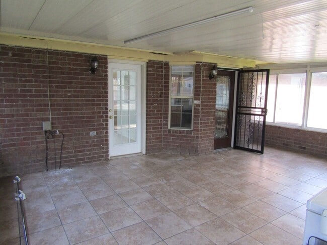 Building Photo - 1087 Desert Shield St