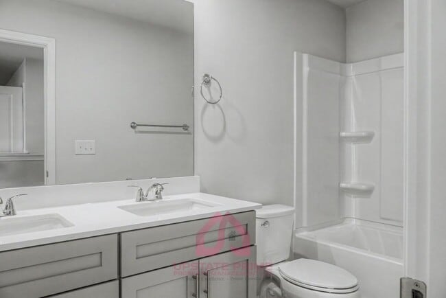 Building Photo - 378 Highline Trl