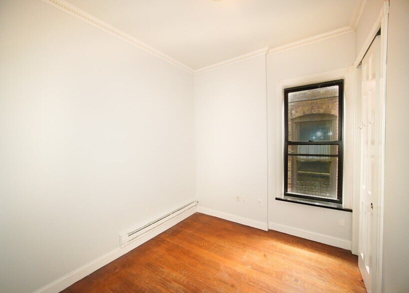 Building Photo - 9 W 103rd St