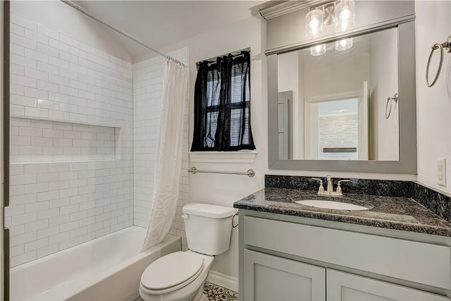 Building Photo - Charming 3-Bedroom Home with 3-Car Garage in Moore!