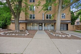 Building Photo - 2121 N Cambridge Ave