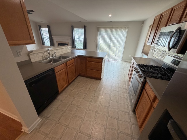 Building Photo - 45 Anchor Ln