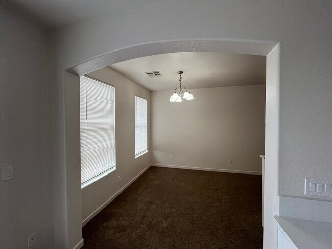 Building Photo - Beautiful home ready for rent