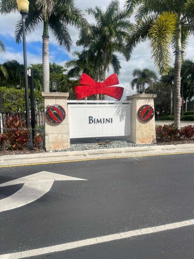 Building Photo - 380 NE 31st Terrace