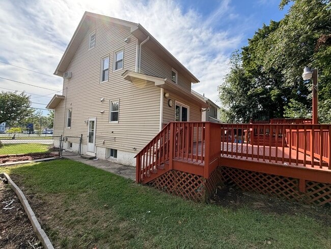 Building Photo - 127 New St
