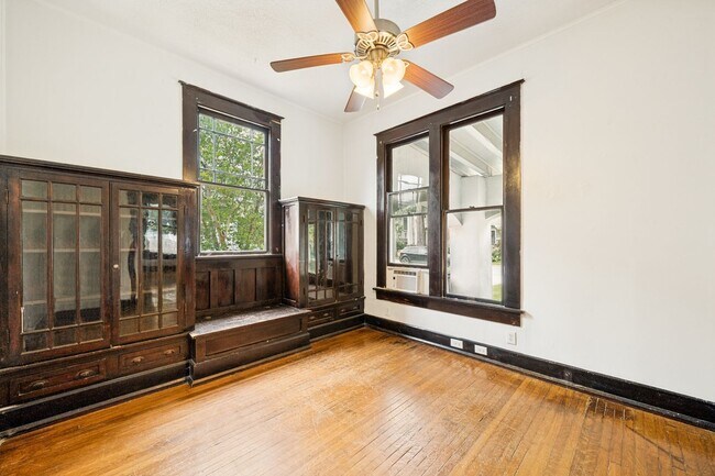 Building Photo - 514 E Park Ave