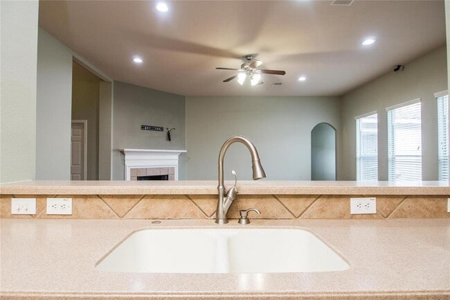Building Photo - 8847 Distant Woods Dr