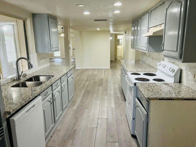 Building Photo - 16902 Castle Fraser Dr