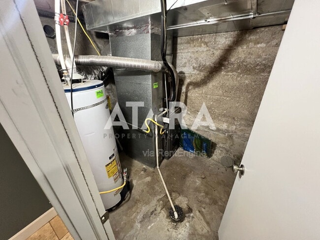 Building Photo - 2559 Wilmington Ave